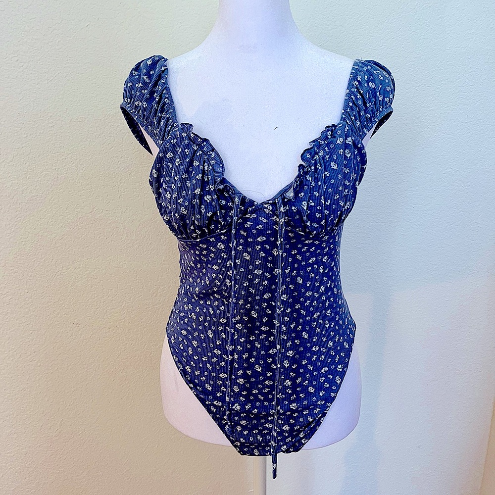 Wild Fable Adorable Puff Sleeve Bodysuit Top In Light Blue Floral